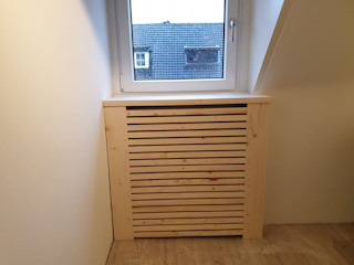 Een radiator omkasting, die tevens als vensterbank fungeert. Sven Brans voor u.